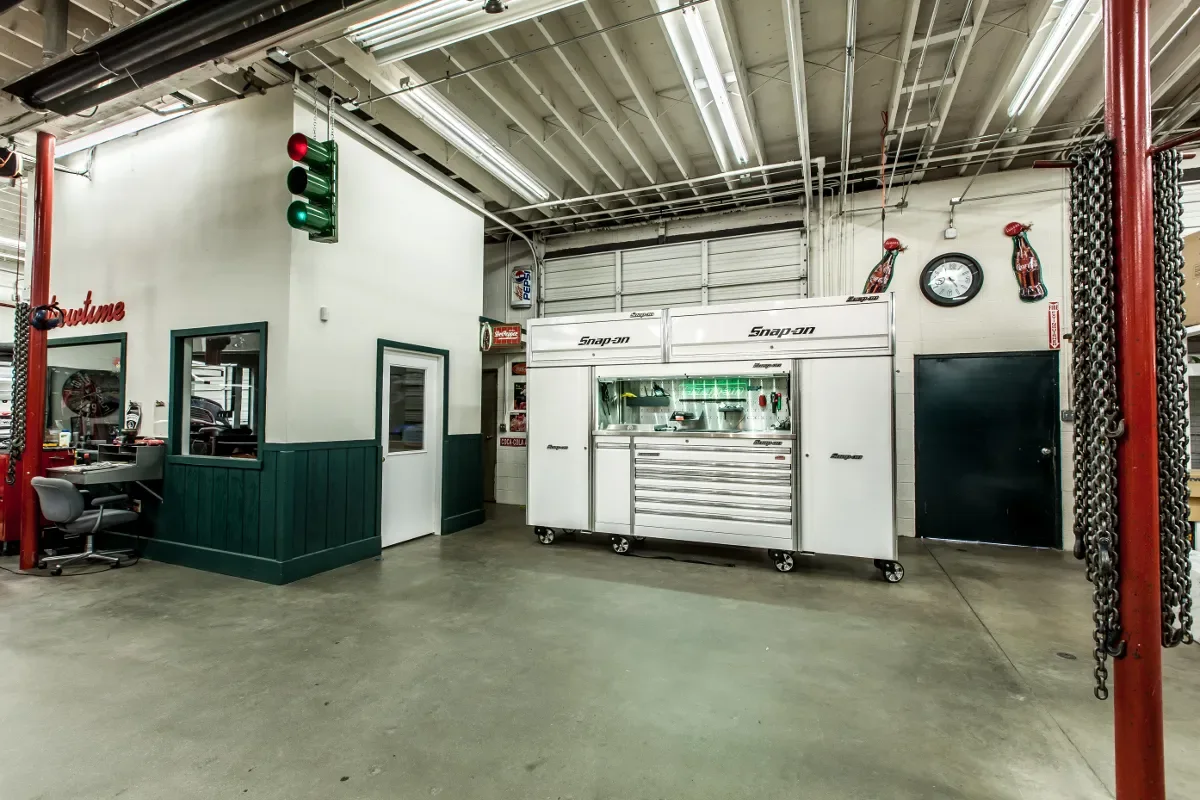 Showtime Collision structural repair and measuring facility in Running Springs