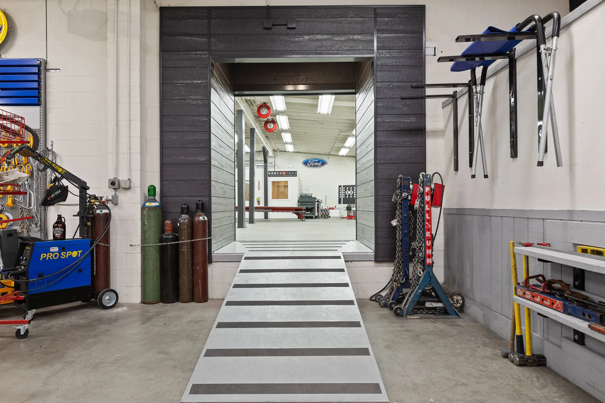 Aluminum clean room entrance